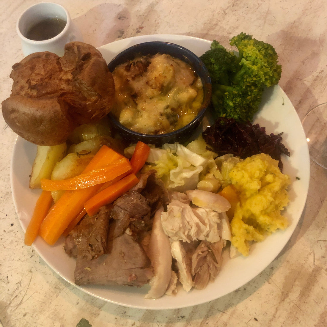AN EXTRAORDINARY ROAST LUNCH