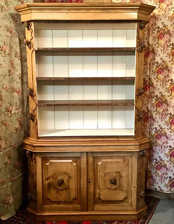 A UNIQUE & BEAUTIFUL ANTIQUE BOOKCASE