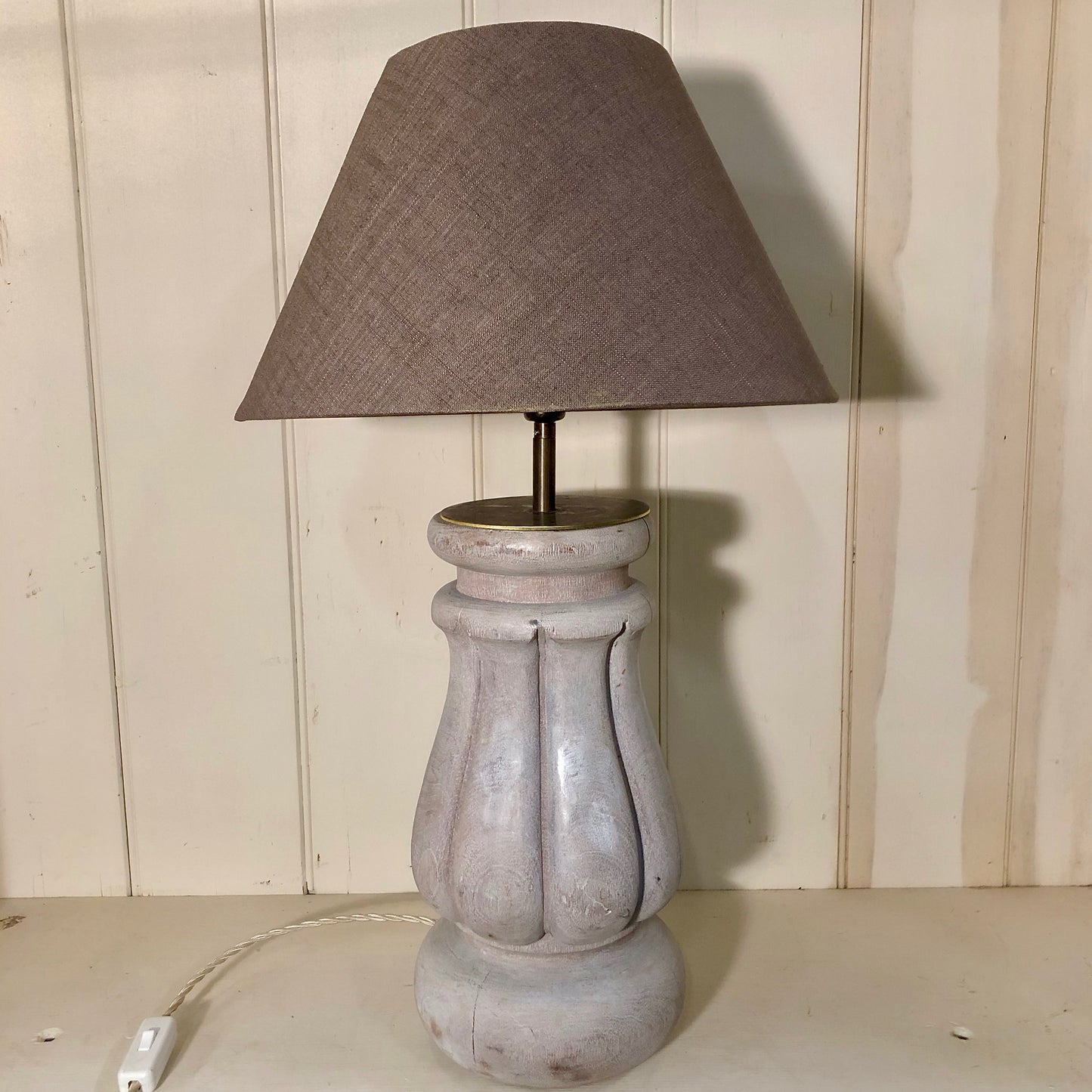 SOLID FLUTED MAHOGANY LAMP
