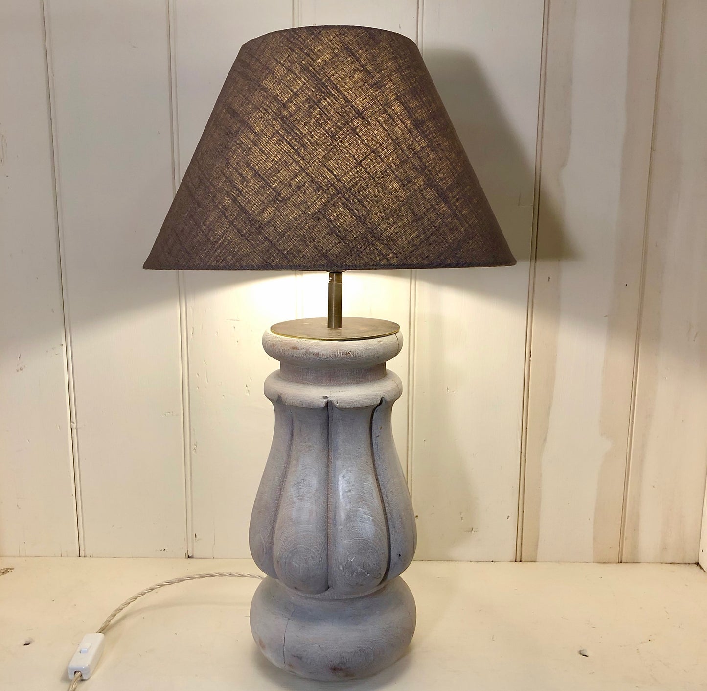 SOLID FLUTED MAHOGANY LAMP