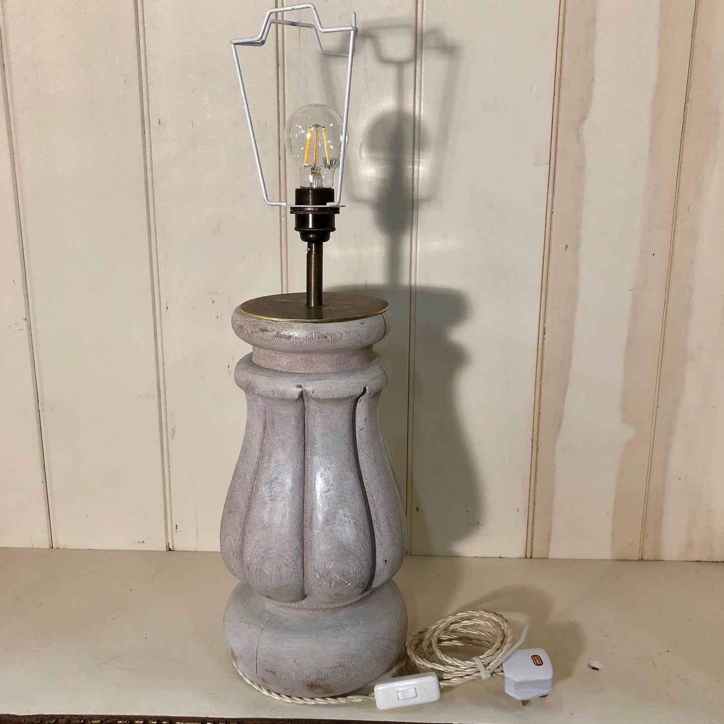 SOLID FLUTED MAHOGANY LAMP