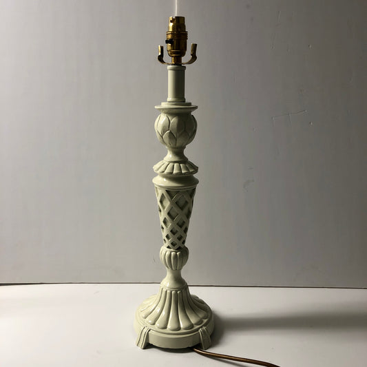 A VINTAGE TABLE LAMP